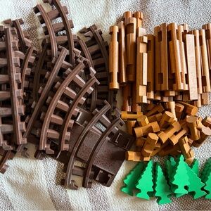 85 piece Lincoln Logs Large Assorted Lot Wood Logs Trees Track Set Lot Parts VTG